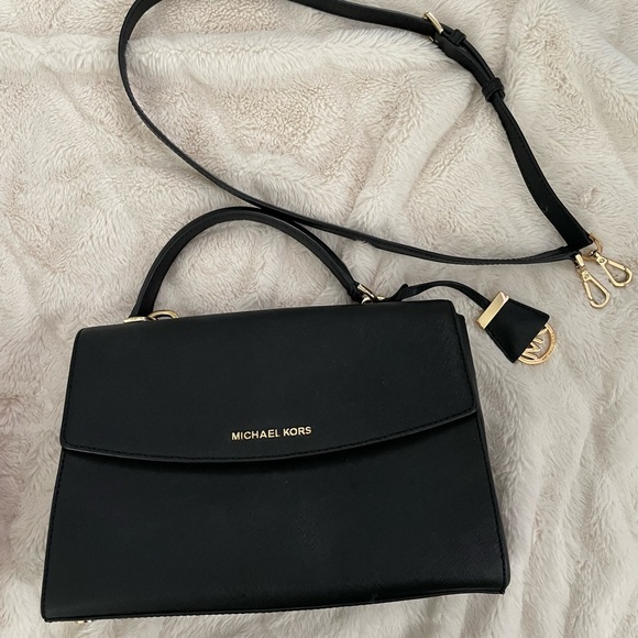 Michael Kors bag - Picture 2 of 9